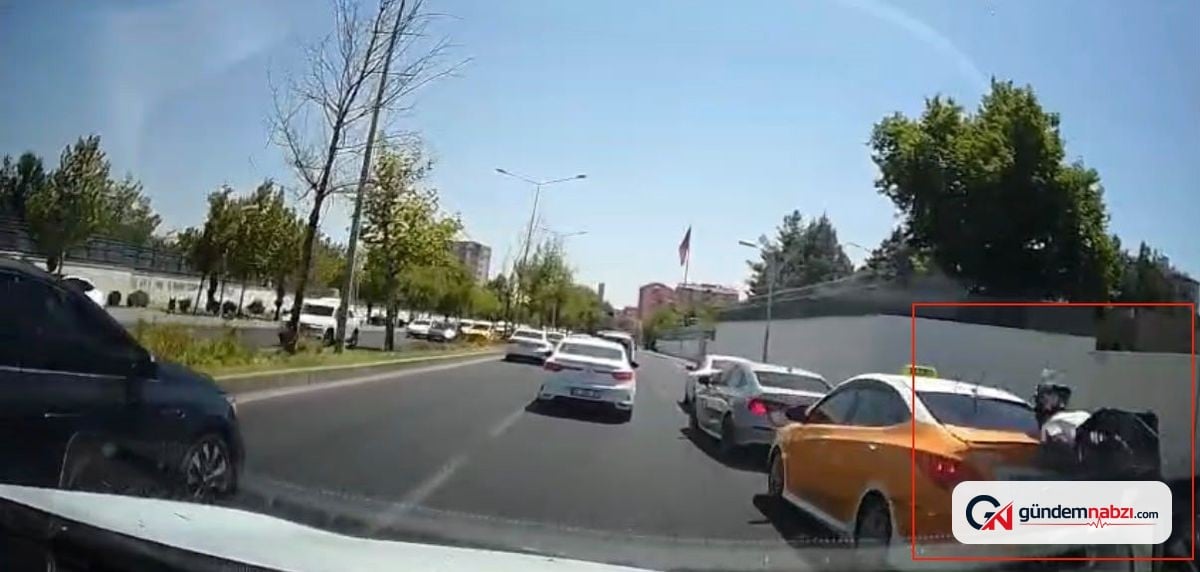 Diyarbakır'da motosiklet taksiye çarptı: Kaza