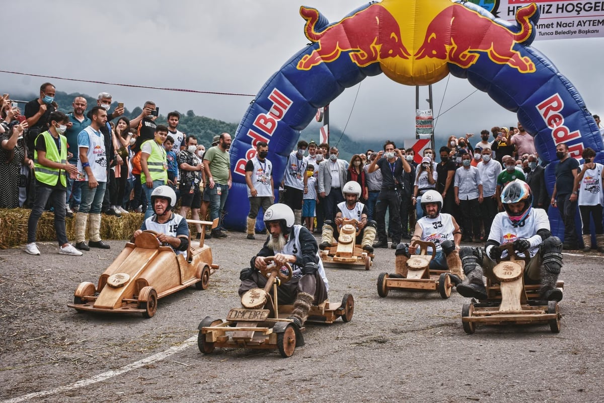 Rize'de 16. geleneksel red bull formulaz tahta araba yarışları yapıldı