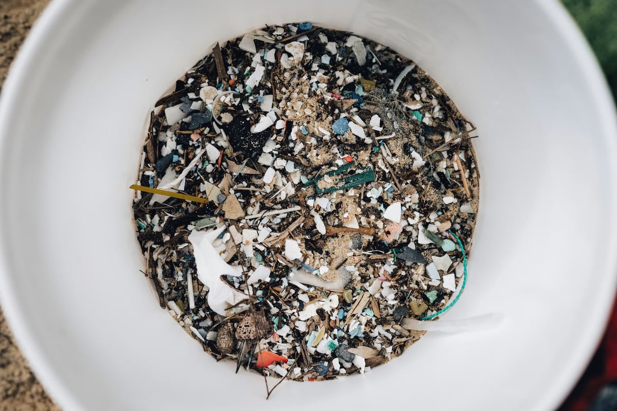 Antalya'da Konyaaltı Plajı'ndaki toz benzeri maddeler mikroplastik çıktı