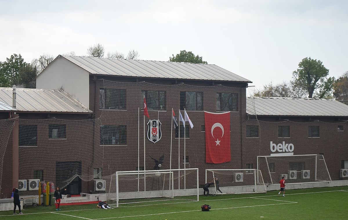 Beşiktaş'ın yenilgisi futbol yorumculuğundaki tartışmaları yeniden alevlendirdi