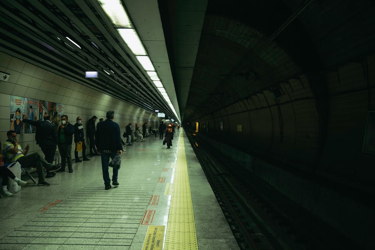 Gaziosmanpaşa metroda sigara içen yolcu gerginlik yarattı