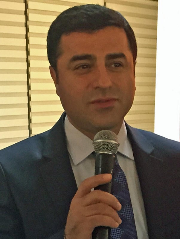 Selahattin Demirtaş'tan çerçeve yasa mesajı