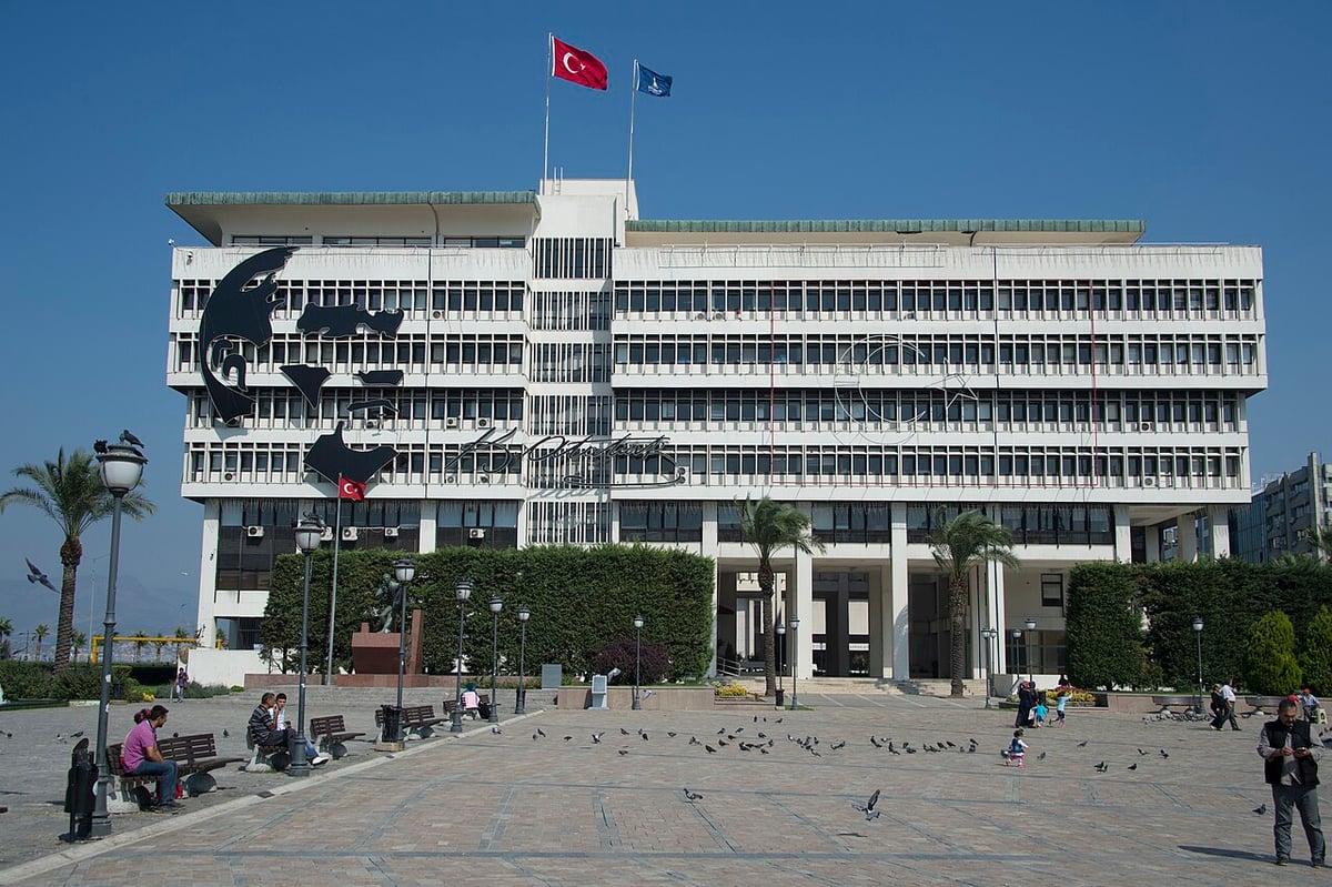 İzmir Büyükşehir belediyesi emeklilere 8 bin lira destek sağlıyor