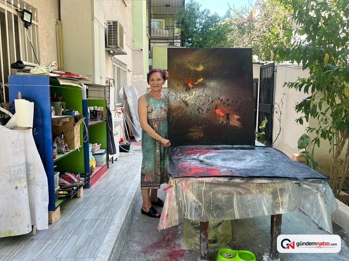 İzmir'de emekli öğretmen evinin bahçesini atölyeye çevirdi