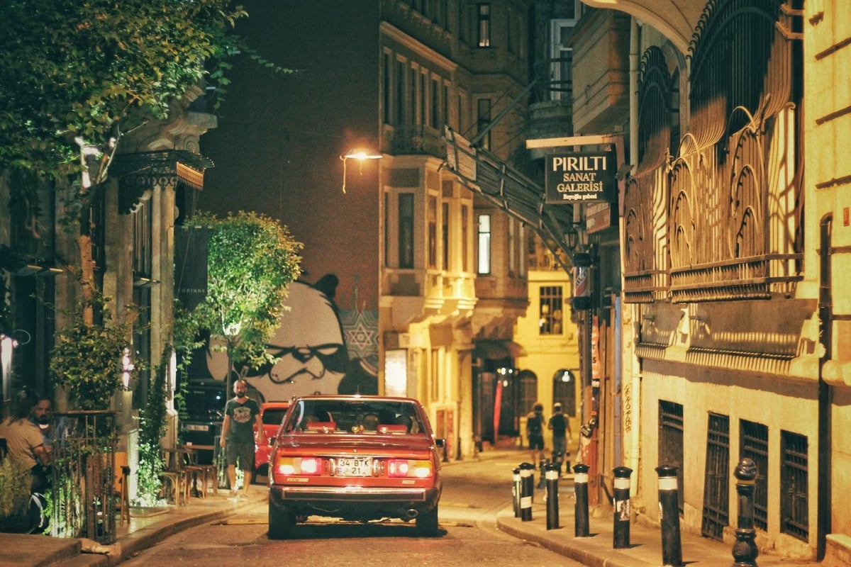 İstanbul'da ruhsatsız silah operasyonunda 3 şüpheli yakalandı