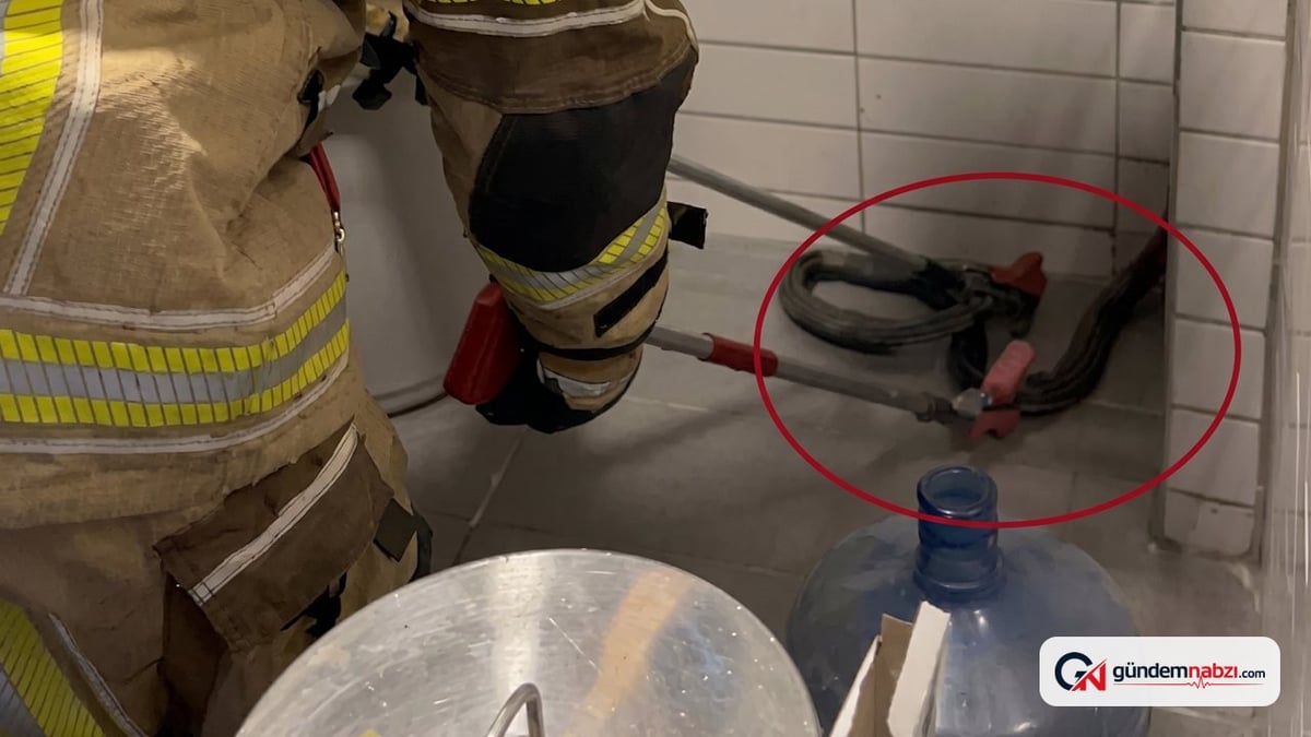 Diyarbakır'daki petrol istasyonuna 2,5 metrelik yılan girdi