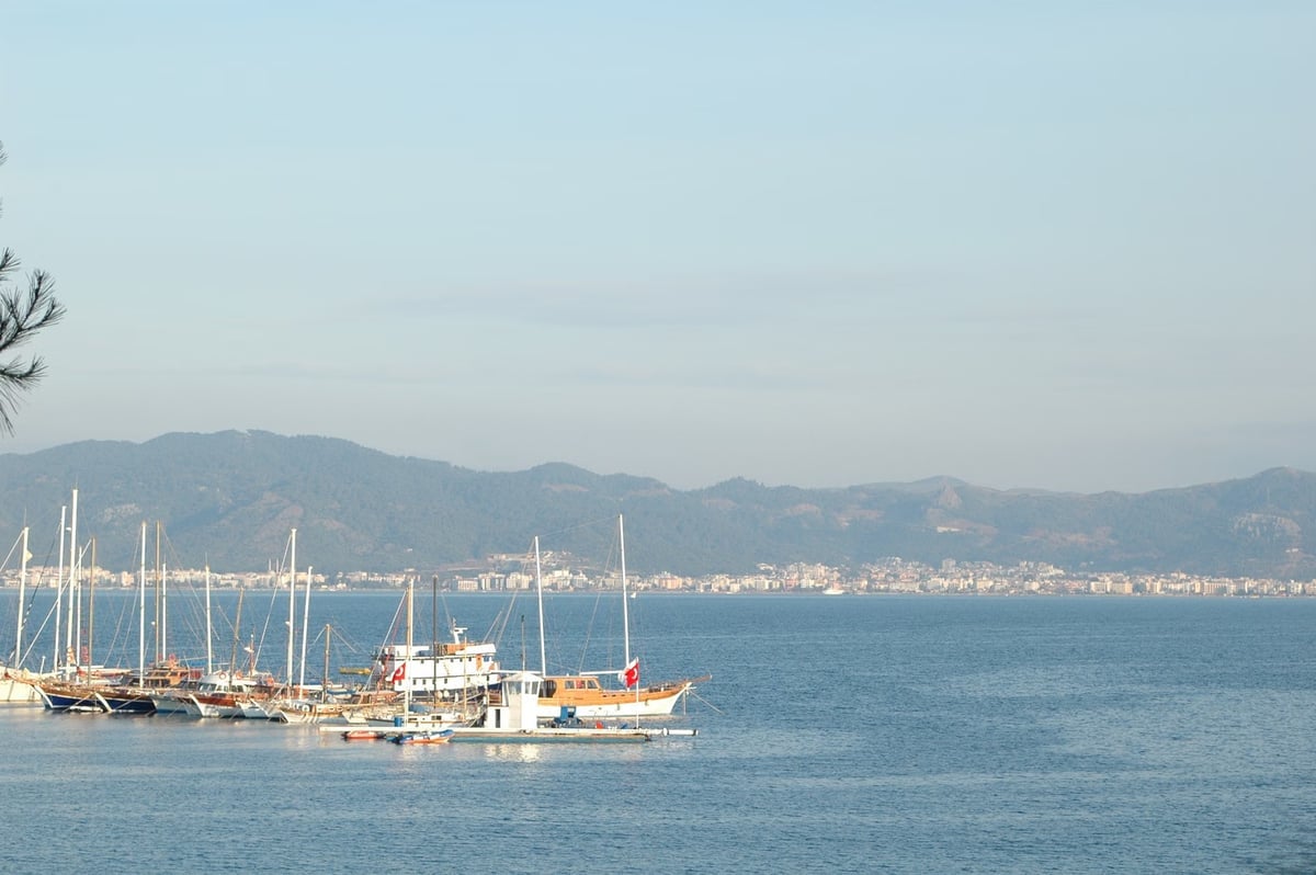 Mein Schiff 5 kruvaziyeri Marmaris'e 2 bin 768 turist getirdi