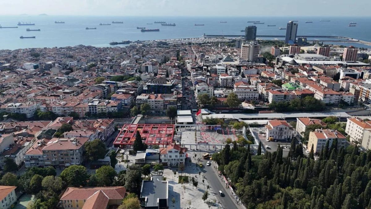 Bakırköy'de uygunsuz davranışlarda bulunan 2 kişi gözaltına alındı
