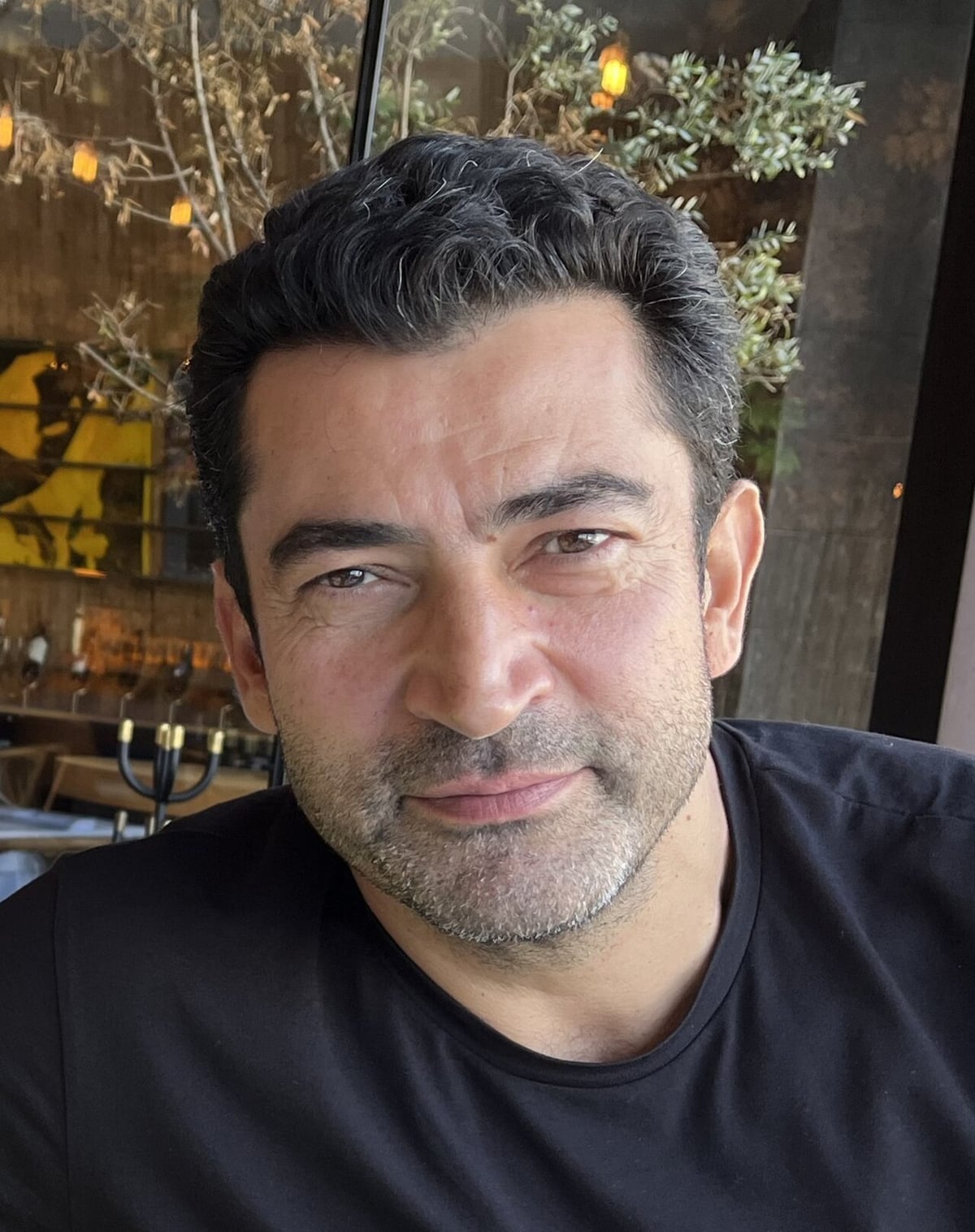 Ünlülerin eğitim hayatları şaşırtıyor