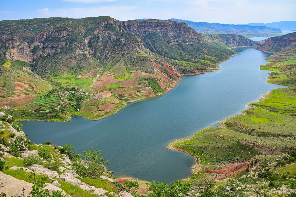 Siirt'te serinlemek için suya giren baba ve oğlu hayatını kaybetti