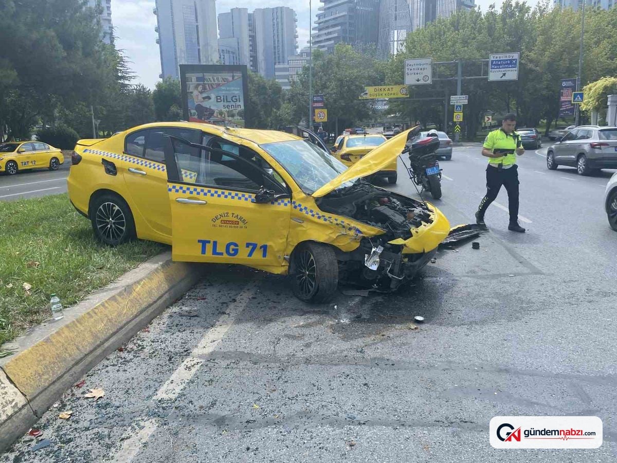 İstanbul Bakırköy'de taksi ile otomobil çarpıştı: 1 yaralı