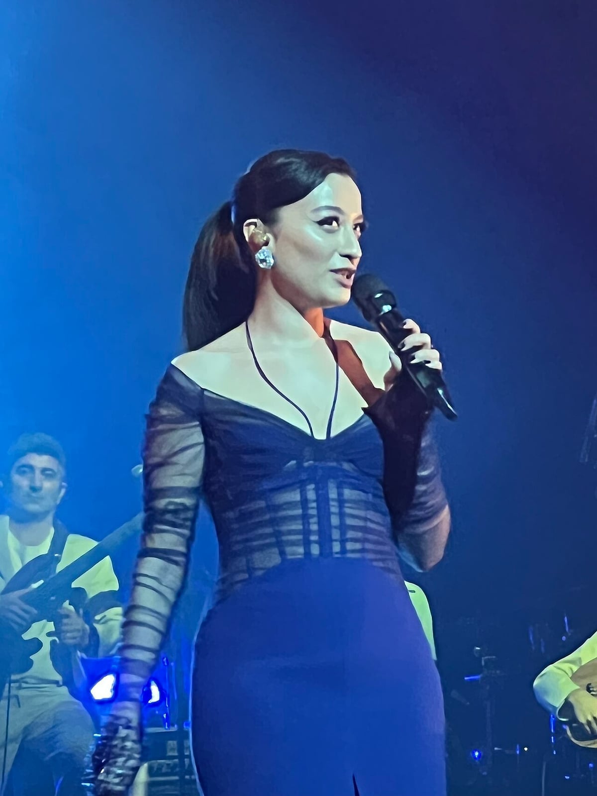 Melike Şahin Harbiye konserinde oğluna seslendi