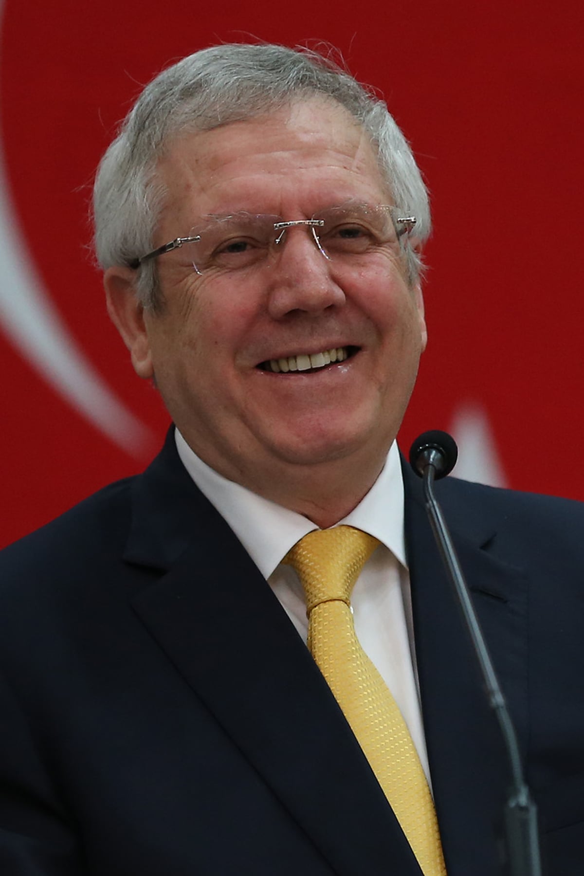 Aziz Yıldırım: İsmail Kartal görevine devam edecek