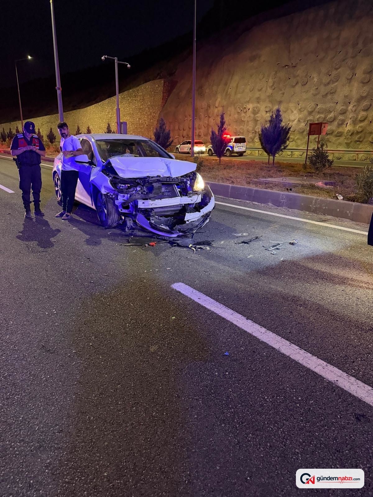 Batman'da Tünel girişinde iki otomobil çarpıştı: 12 yaralı