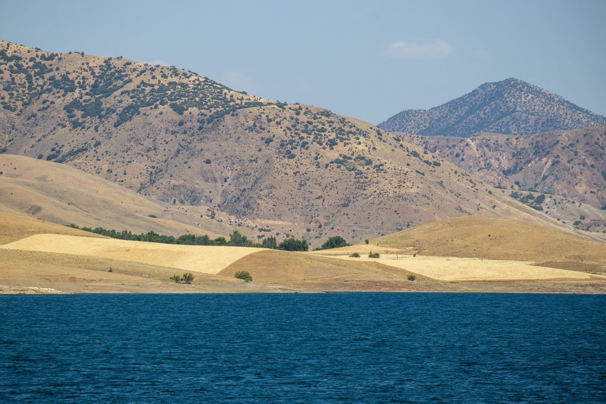 Ağrı'da Balık gölü şenliği binlerce kişinin katılımıyla yapıldı
