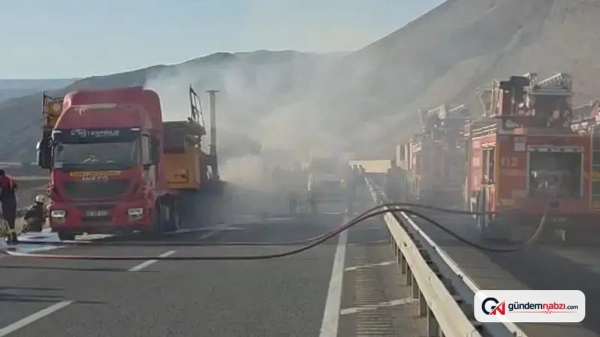 Erzincan'da TIR yangını: 8 lastik yandı, yol 1,5 saat kapandı