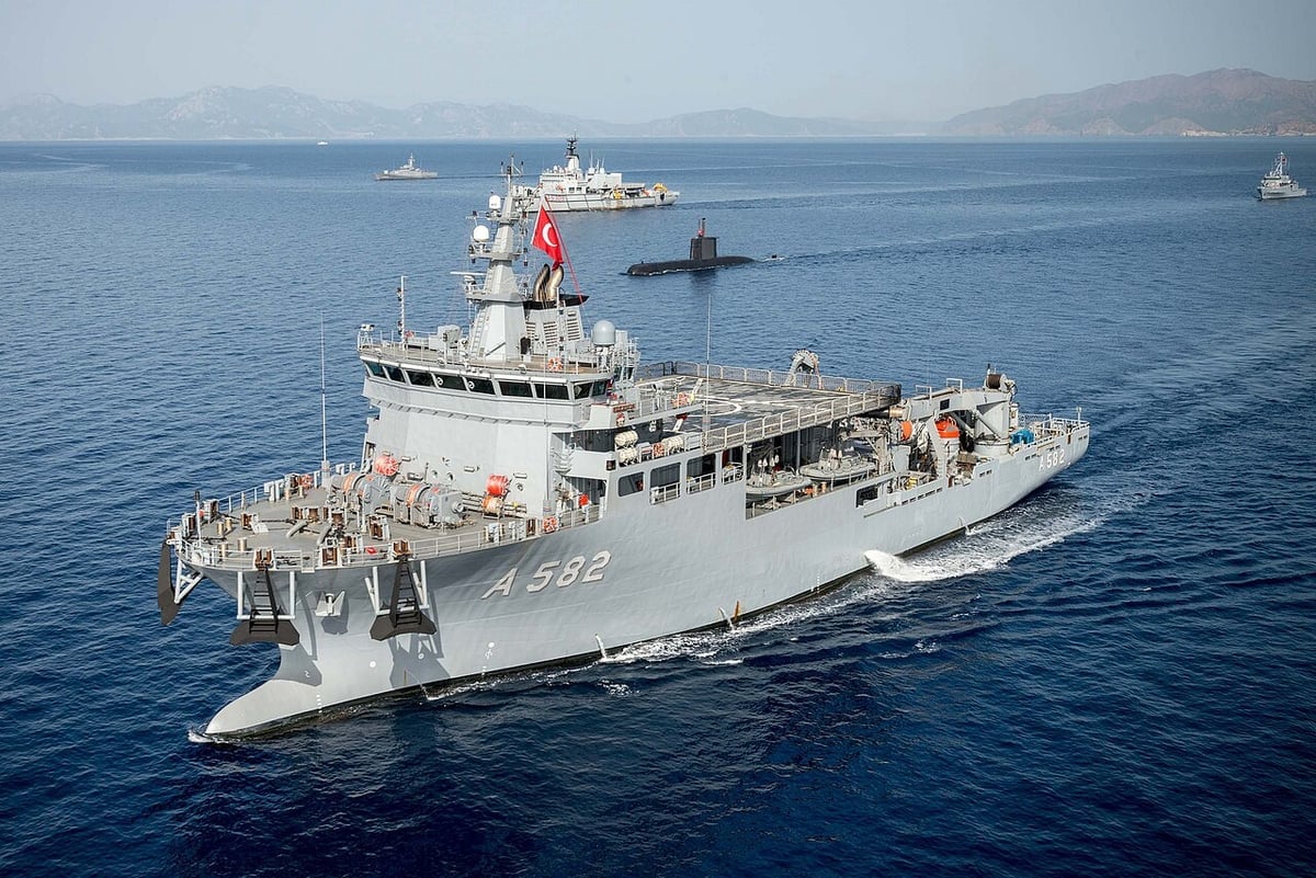TCG Alemdar, Kayıp 20 kişiyi arama kurtarmaya katıldı