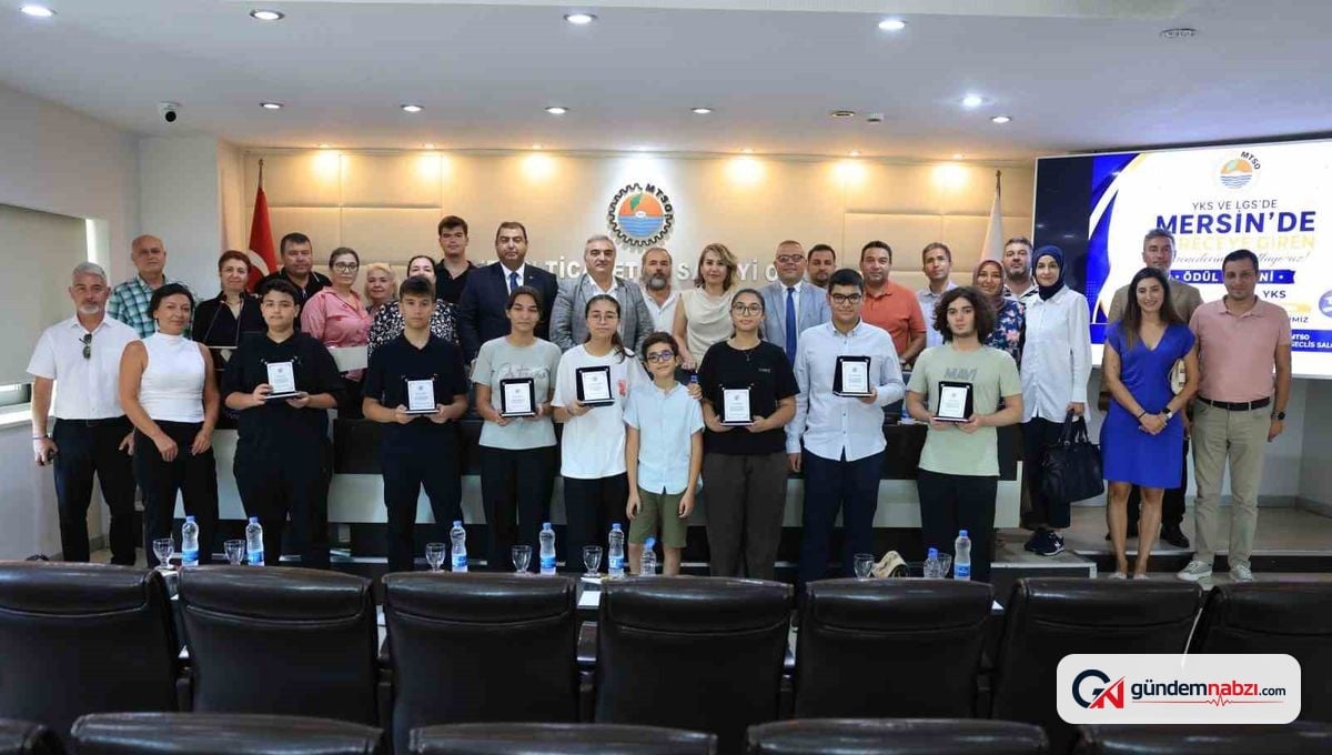 Mersin'de LGS ve YKS derece öğrencilerine plaket verildi