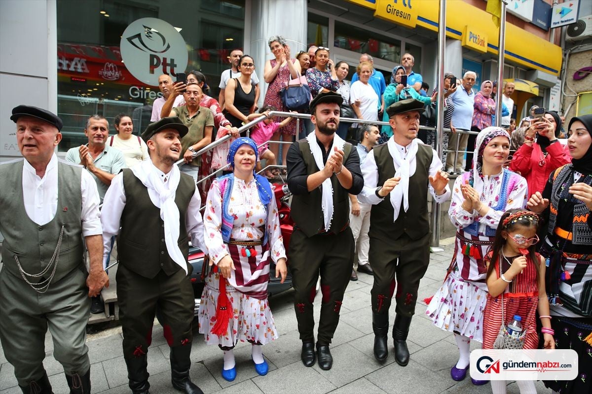 Kuşköy'de ıslık dili festivali için yürüyüş düzenlendi
