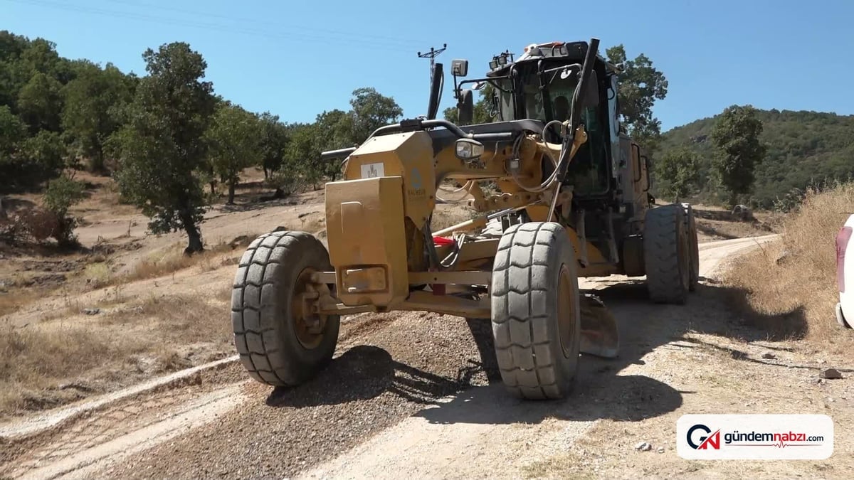 Balıkesir'de kırsal mahalleleri bağlayan yolda sathi kaplama tamamlandı