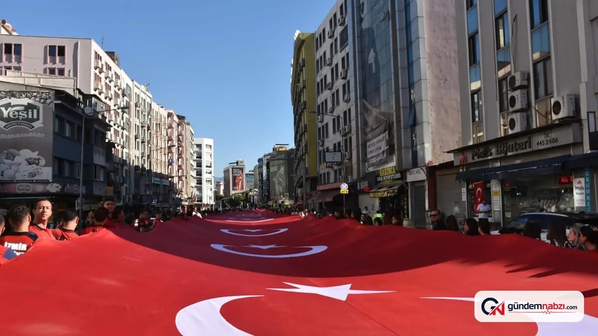 İzmir, kurtuluşunun 104. yılını coşkuyla kutladı