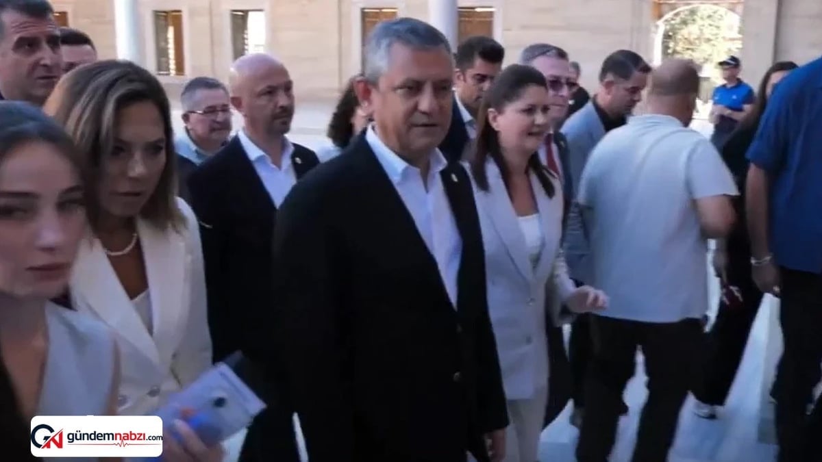 Özgür Özel Edirne'de Selimiye Camii'ni ziyaret etti