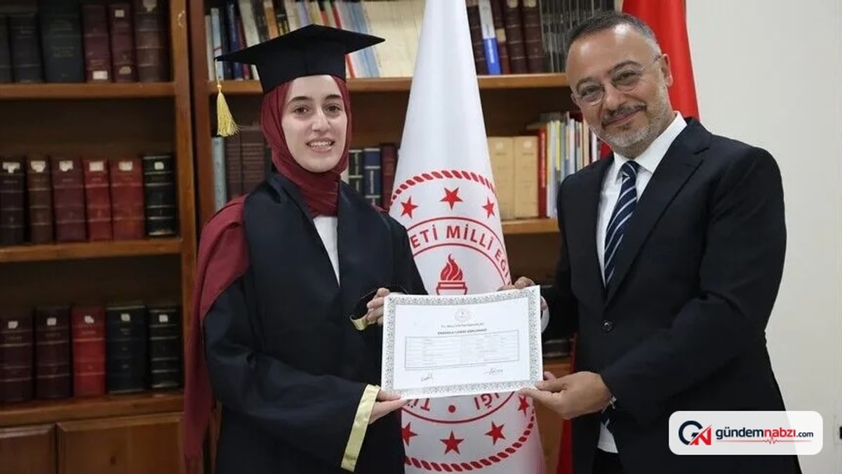 Suriye'ye dönen lise öğrencileri için Şam'da mezuniyet töreni yapıldı