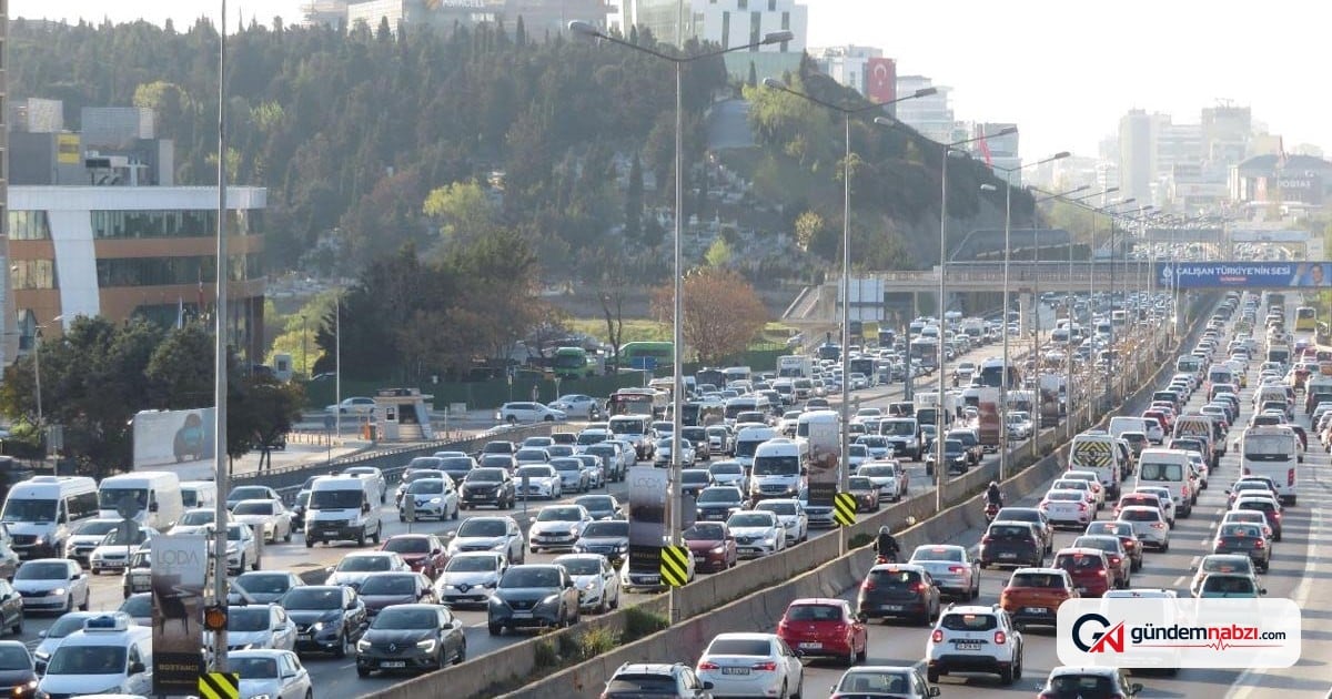 İstanbul'da köprü ve D-100'de trafik yoğunlaştı