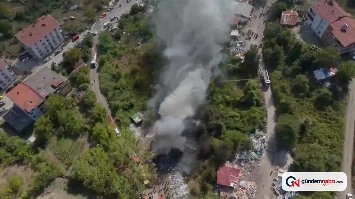 Zonguldak'ta yakılan lastikler, çevredeki çöpleri tutuşturdu