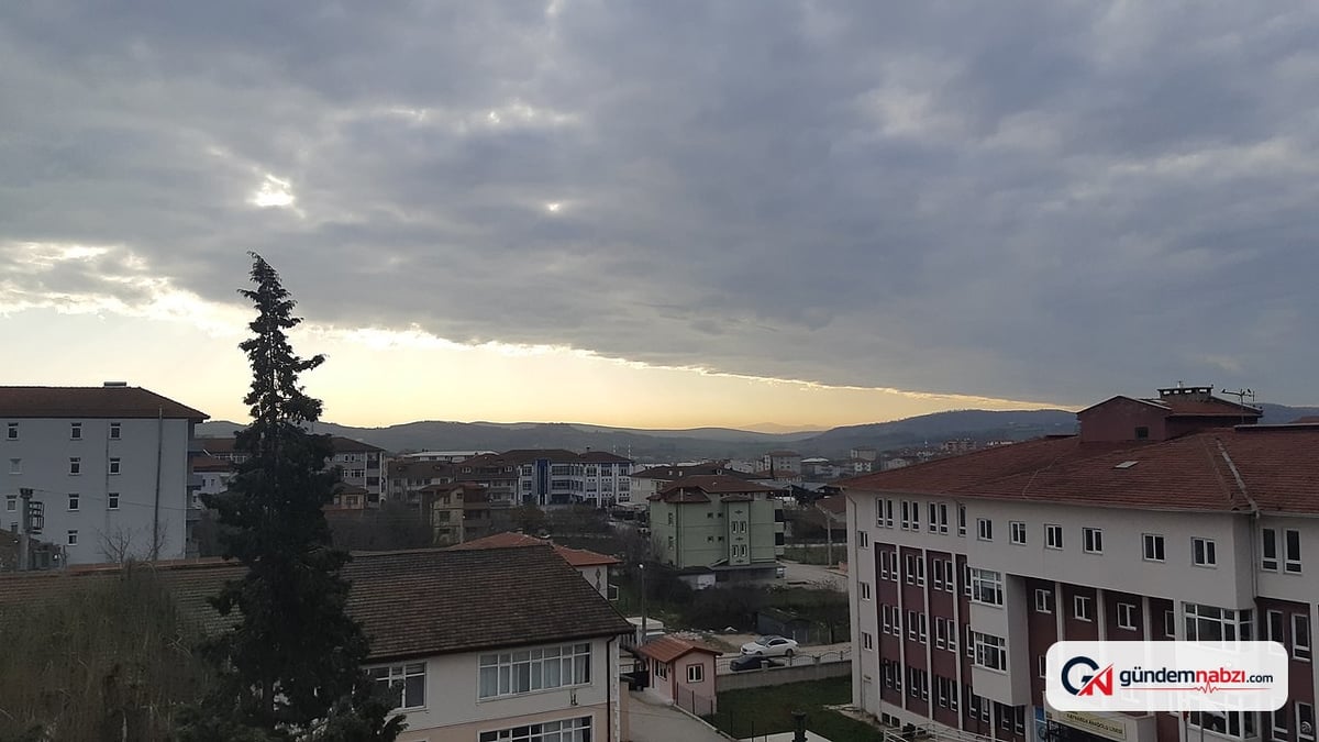 Sakarya'da iki katlı evde yangın çıktı