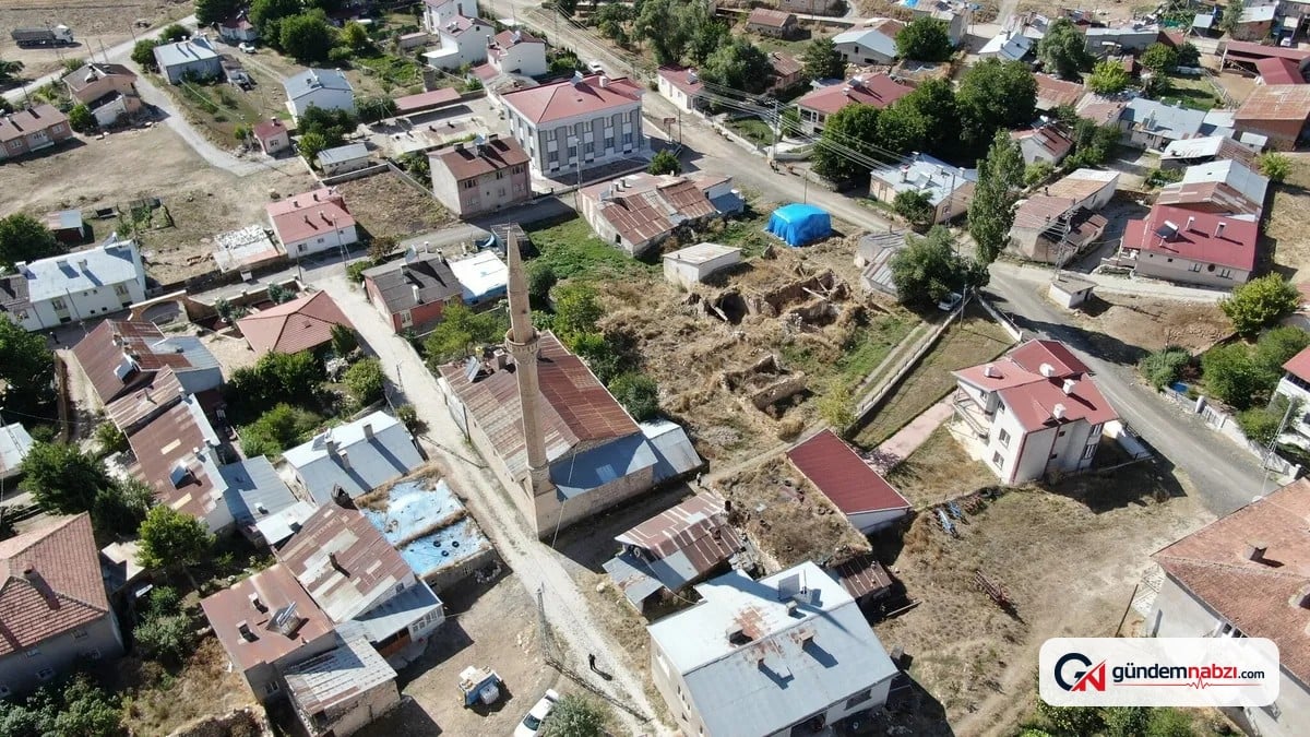 İşhanı köyündeki eski kilise 42 yıldır cami olarak kullanılıyor