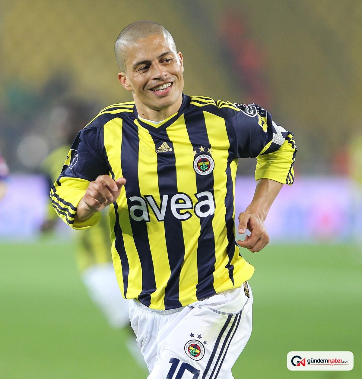 Alex de Souza'dan Fenerbahçe taraftarına duygu dolu mesaj