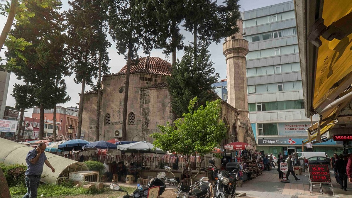 Adana'da camide hırsızlık: 1 şüpheli tutuklandı