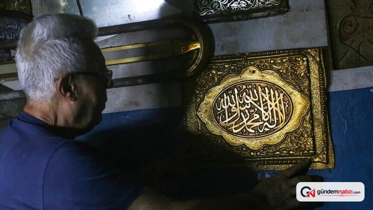 Halep'te 50 yılı aşkın süredir metal üzerine sanat işleyen Suriyeli ustanın hikayesi