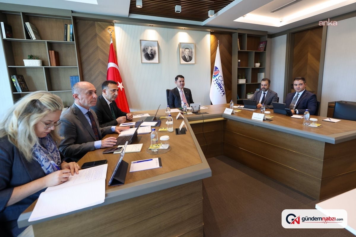 Bakan Kurum, COP31 gündemiyle Chris Bowen ile görüştü