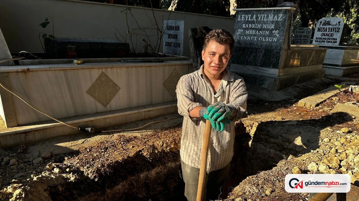 Mersin'de hukuk öğrencisi, babasının yanında mezarcılık yaparak harçlığını çıkarıyor