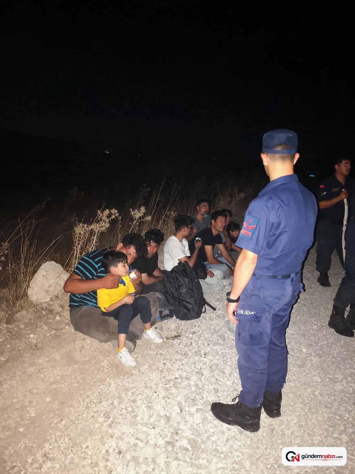 İzmir Çeşme'de 18 düzensiz göçmen kurtarıldı