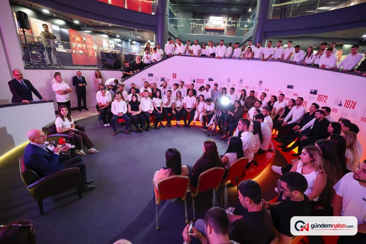 Kemal Kılıçdaroğlu, CHP'nin 103. kuruluş yıl dönümünde gençlerle buluştu