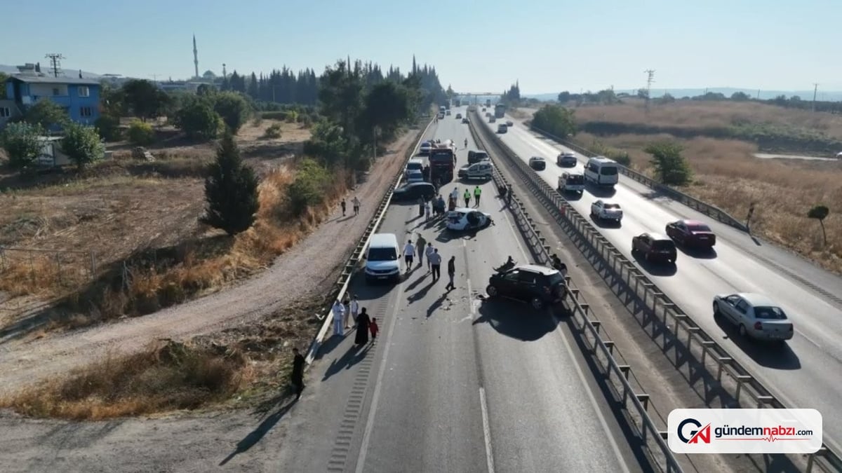 Bursa'da tırdan yola dökülen mazot sonucu 10 araç birbirine girdi