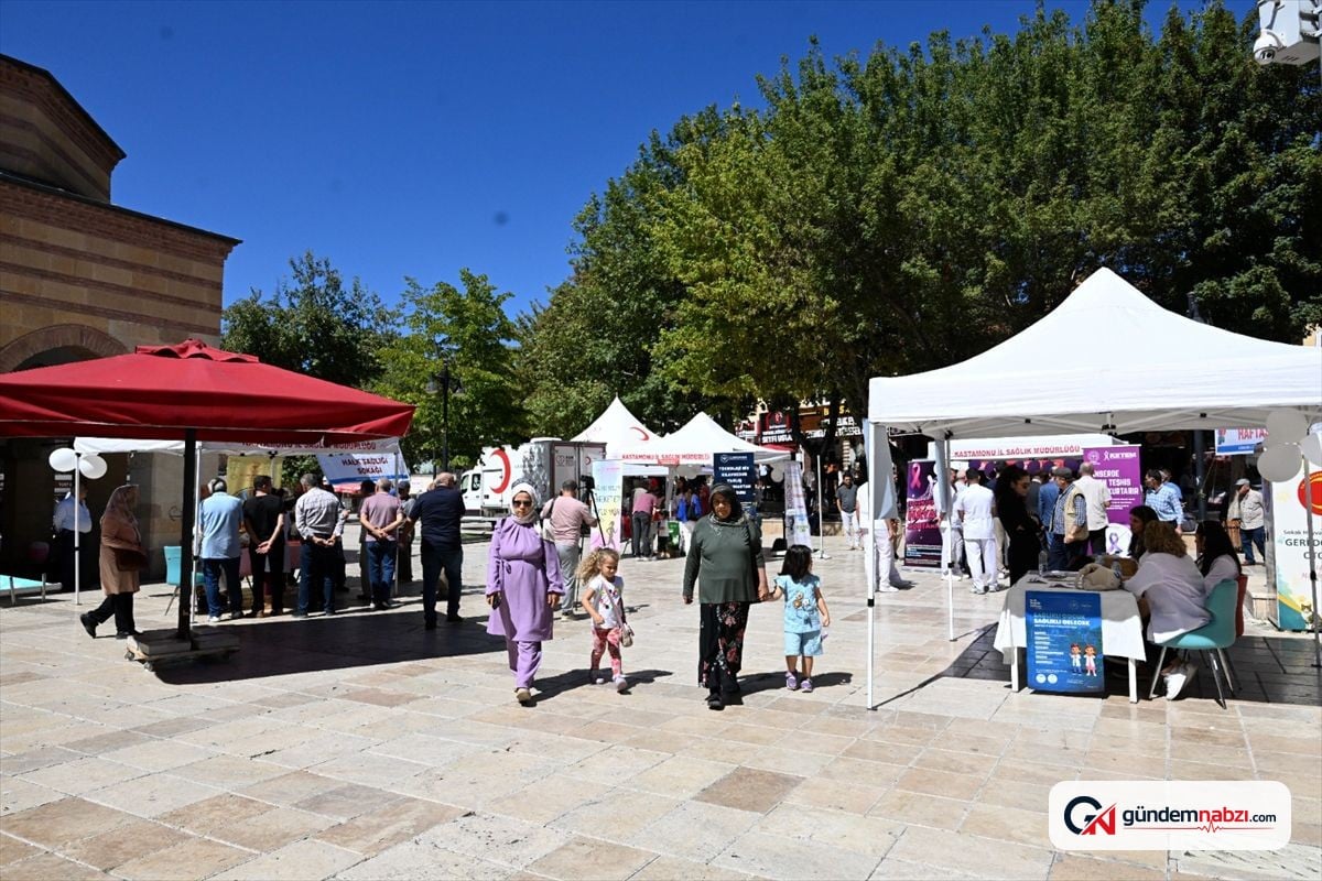 Kastamonu'da kurulan Halk Sağlığı Sokağı'nda bilgilendirme yapıldı