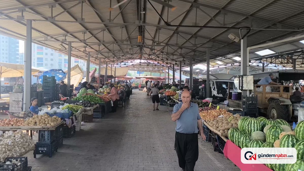 Adana'da Pazarcılar, mazot zammından dolayı patlıcan fiyatını 40 liraya çıkardı