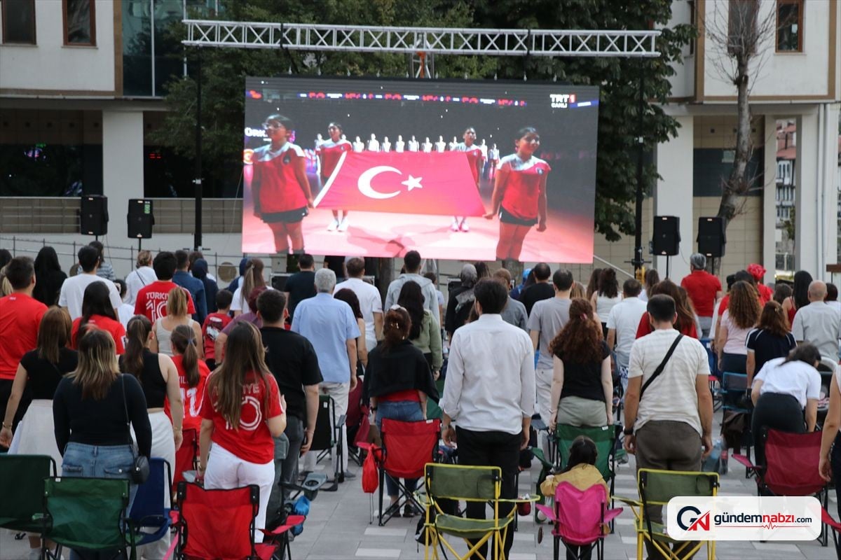 Amasya ve Çorum'da dev ekranda voleybol finali izlendi