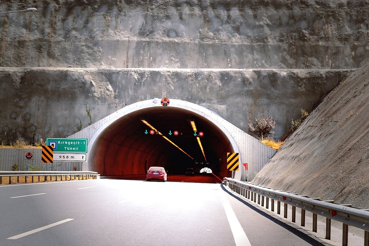 YENİ Partili Genç otoyol özelleştirmesi hakkında sorular yöneltti