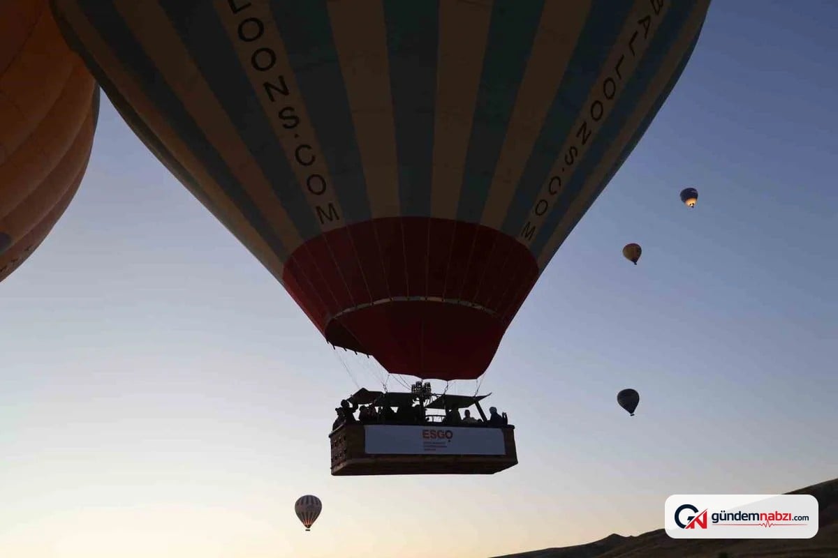 Nevşehir Kapadokya'da balonlarla rahim ağzı kanseri farkındalığı