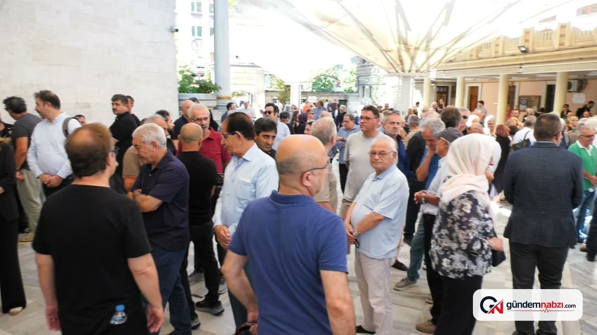 Gazeteci Şükran Soner Şişli Camisi'nde uğurlandı