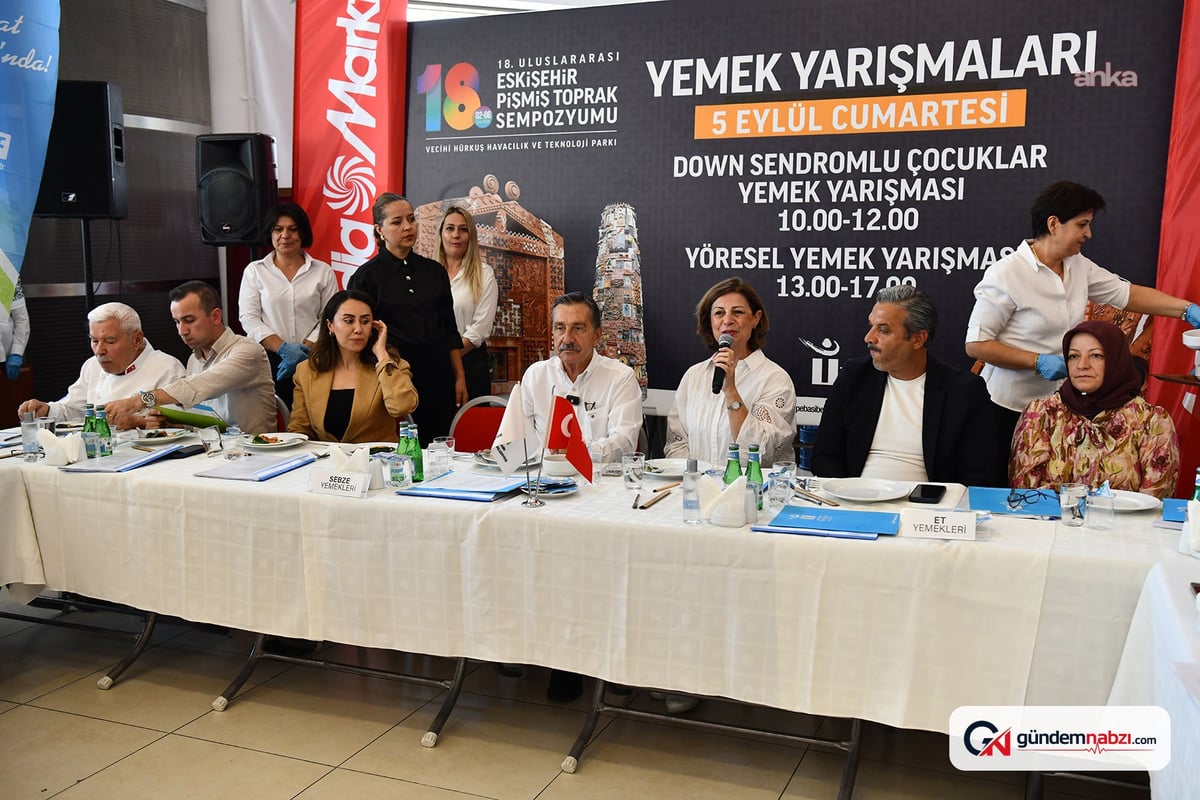 Eskişehir'de Pişmiş Toprak sempozyumunda yöresel yemek yarışı yapıldı