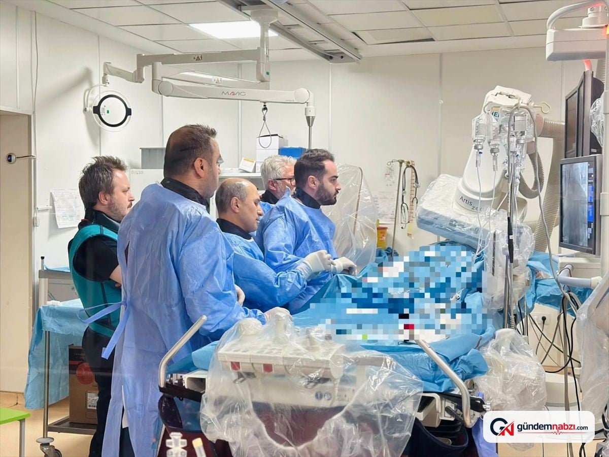 Siirt'te kalp damarları kireçlenmiş iki hasta tedavi edildi