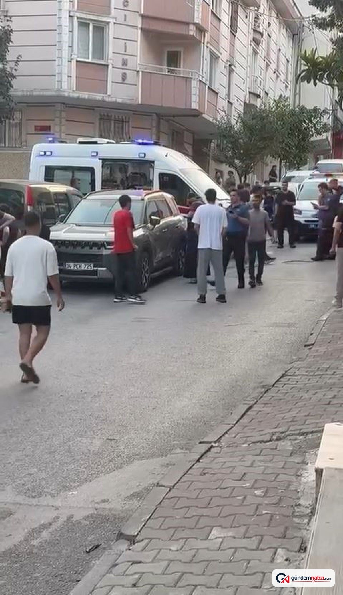 İstanbul Küçükçekmece'de silahlı kavgada 2 kişi yaralandı