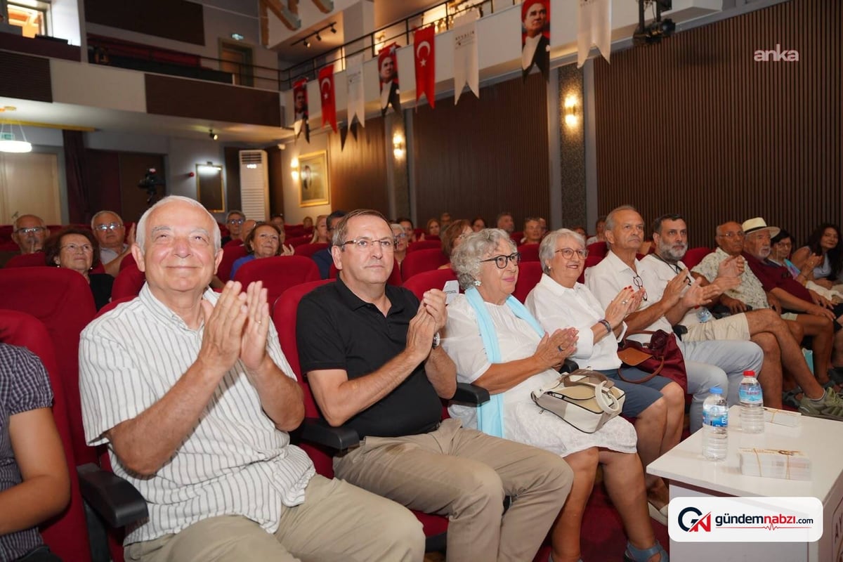 Balıkesir Ayvalık'ta Feyza Hepçilingirler için Ustamıza Saygı etkinliği düzenlendi