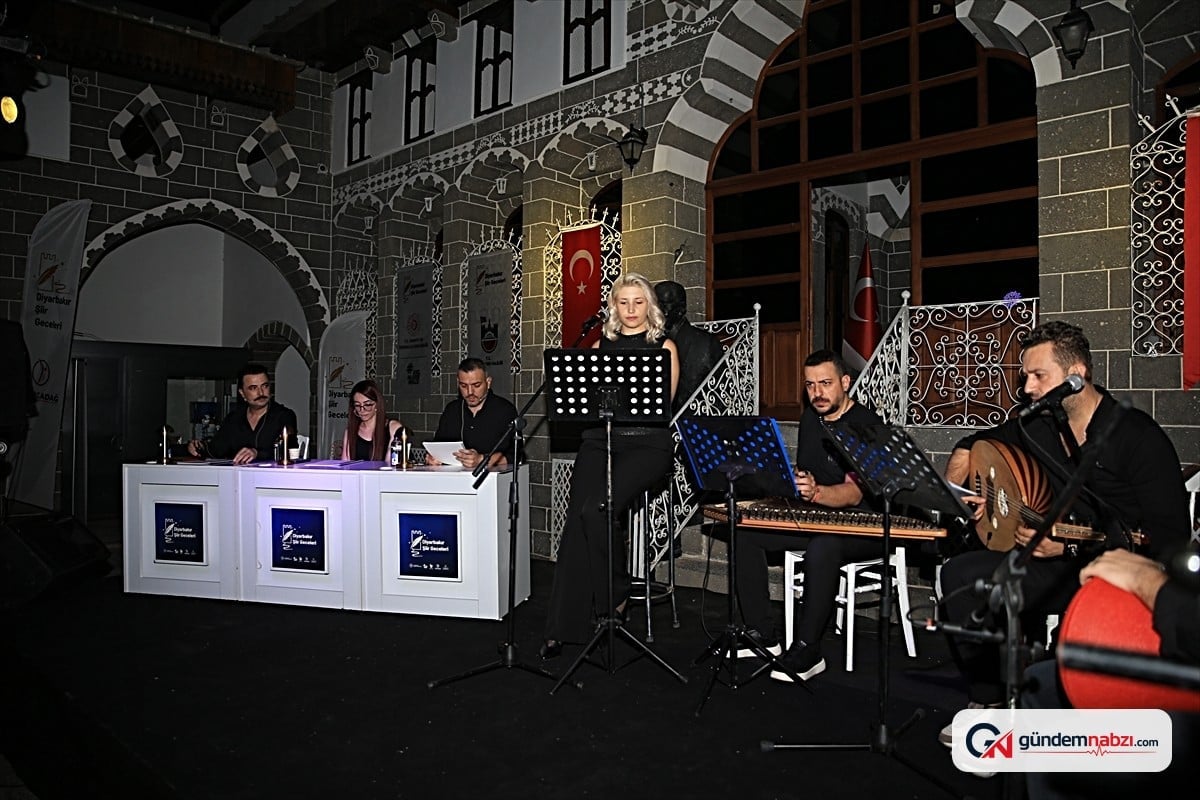 Cahit Sıtkı Tarancı Diyarbakır'da şiirlerle anıldı